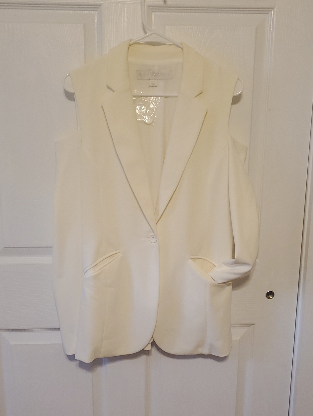 Boston Proper Cream Sleeveless Blazer